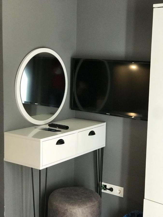 Utarit Hotel Стамбул Екстер'єр фото A modern dressing table