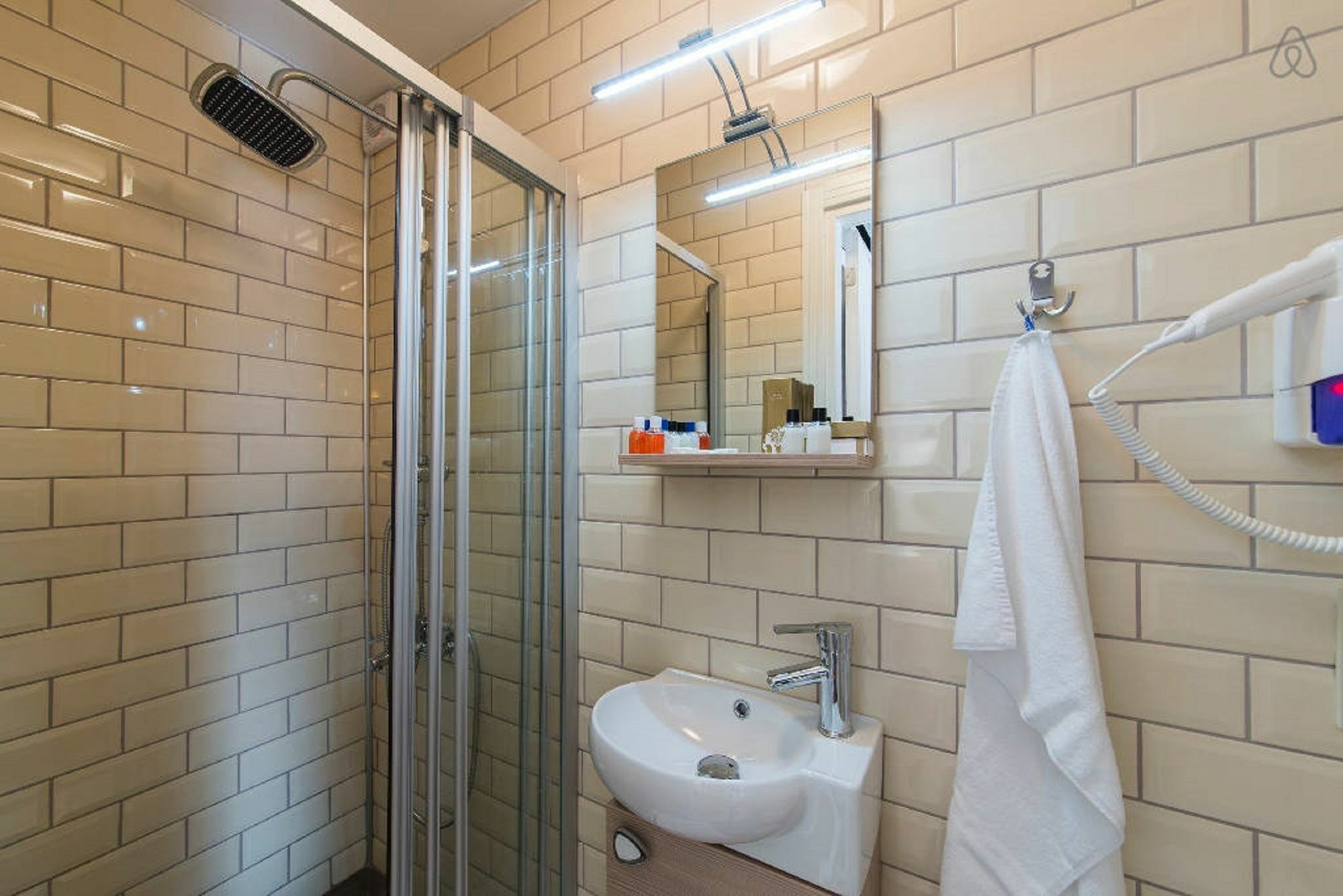 Utarit Hotel Стамбул Екстер'єр фото A shower cubicle