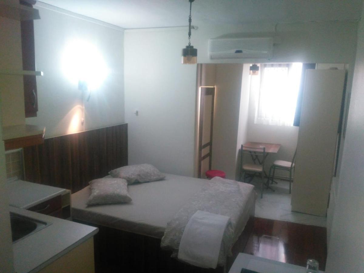 Utarit Hotel Стамбул Екстер'єр фото A typical studio apartment in Manila, Philippines