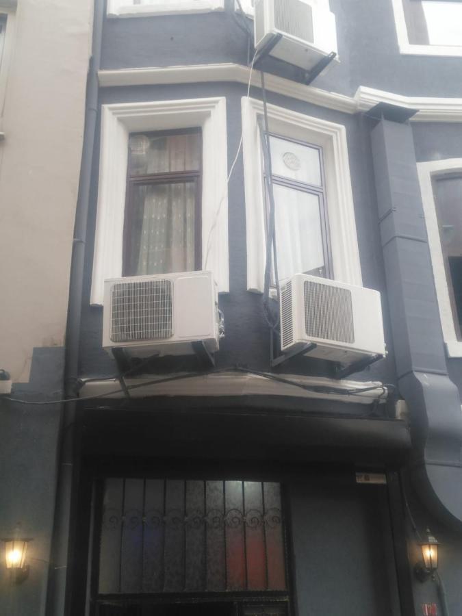 Utarit Hotel Стамбул Екстер'єр фото A window-mounted air conditioner