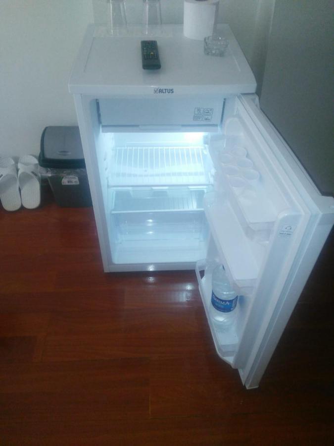Utarit Hotel Стамбул Екстер'єр фото A refrigerator